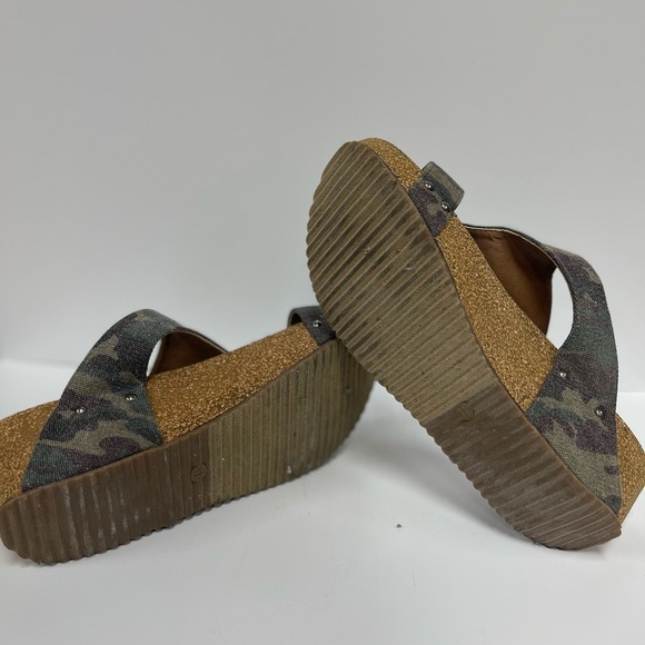 Stylish Camouflage Wedge Sandals - Picture 2 of 3
